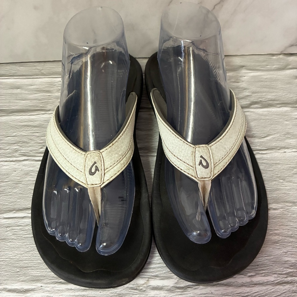 OluKai White Leather Women's Sandals Flip Flops Size 8